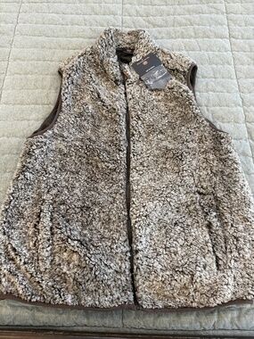 Mountain and Isles Sherpa Vest Super Soft Winter Cozy Outdoors Neutral Large NWT